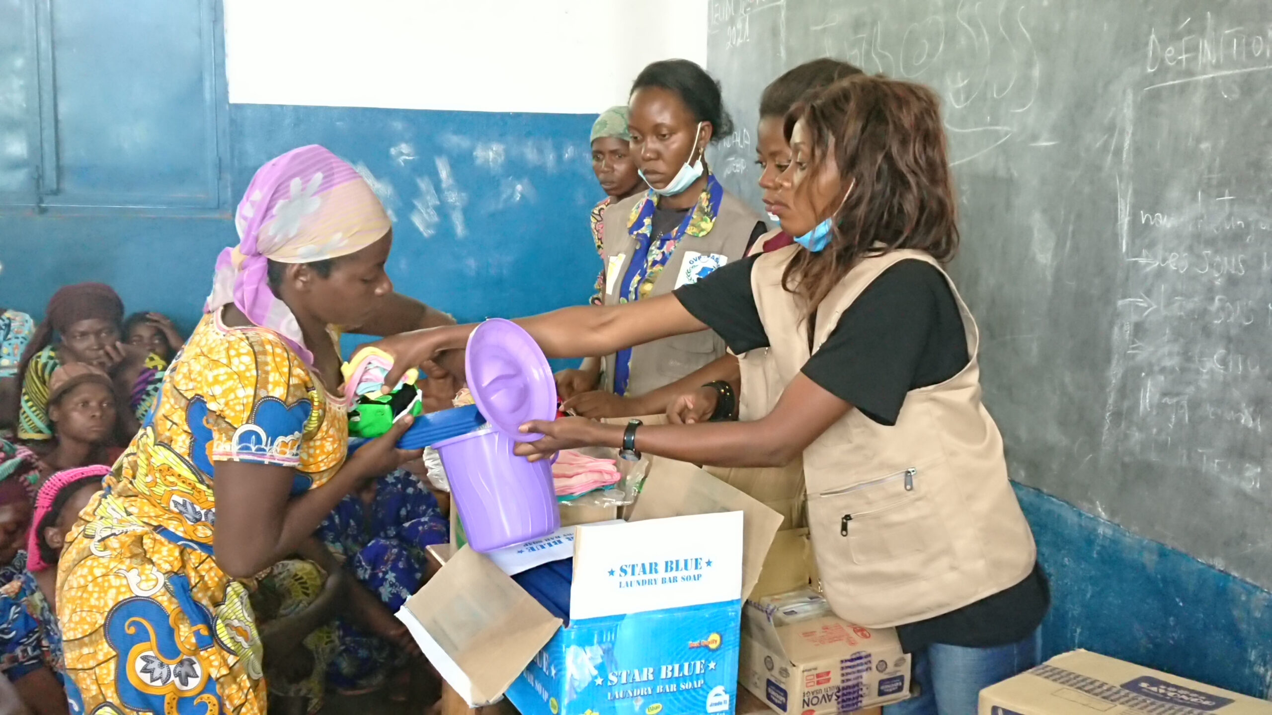 Distribution des kits hygiéniques en faveurs des femmes déplacées en âge de procréer du site de Sebele